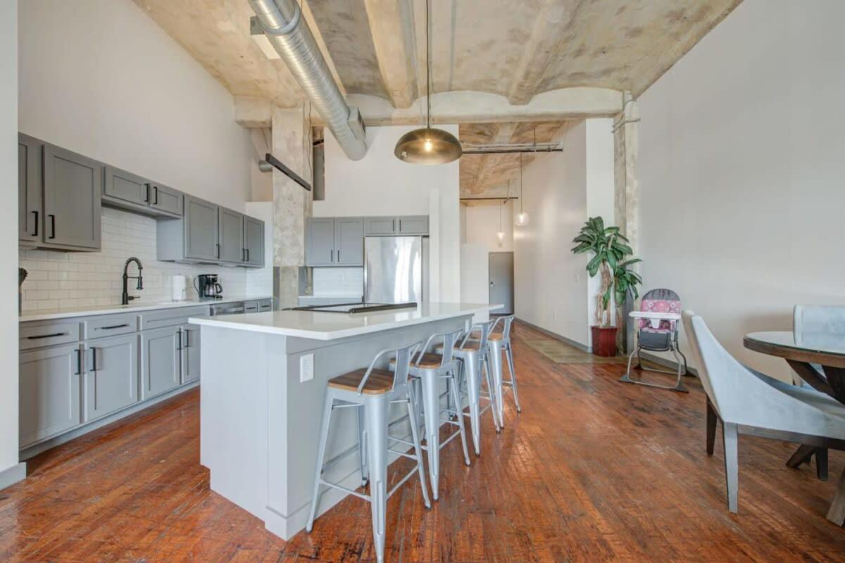 2Br 2Ba Spacious Historic Loft With Gym By Envitae Kansas City Exterior foto